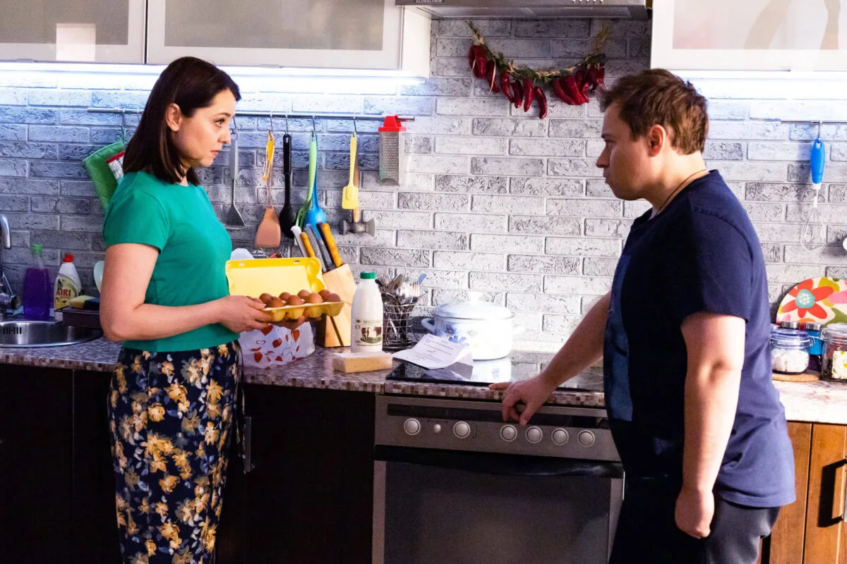 Момент из трейлера сериала СашаТаня от ТНТ